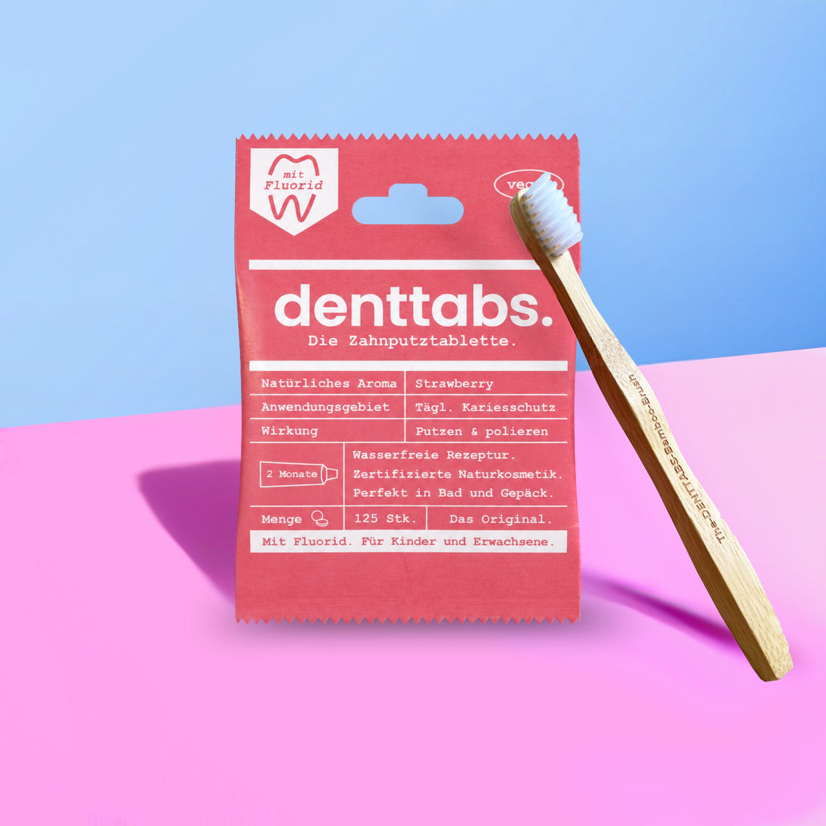 Denttabs Kids Set Strawberry mit Zahnputztabletten und Kinder-Bambuszahnbürste.
