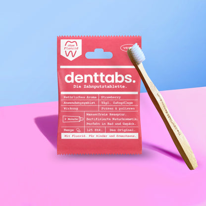 Denttabs Kids Set Strawberry mit Zahnputztabletten und Kinder-Bambuszahnbürste.